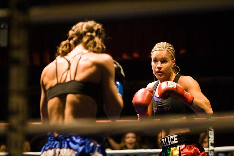 Women's Muay Thai fight